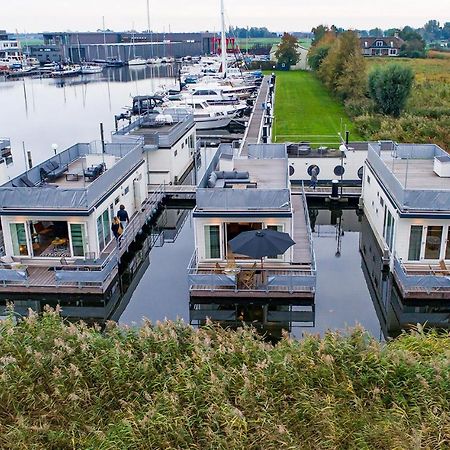 Stunning Ship In Aalsmeer With Harbor View Extérieur photo