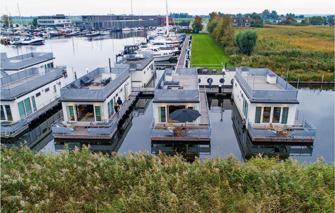 Stunning Ship In Aalsmeer With Harbor View Extérieur photo